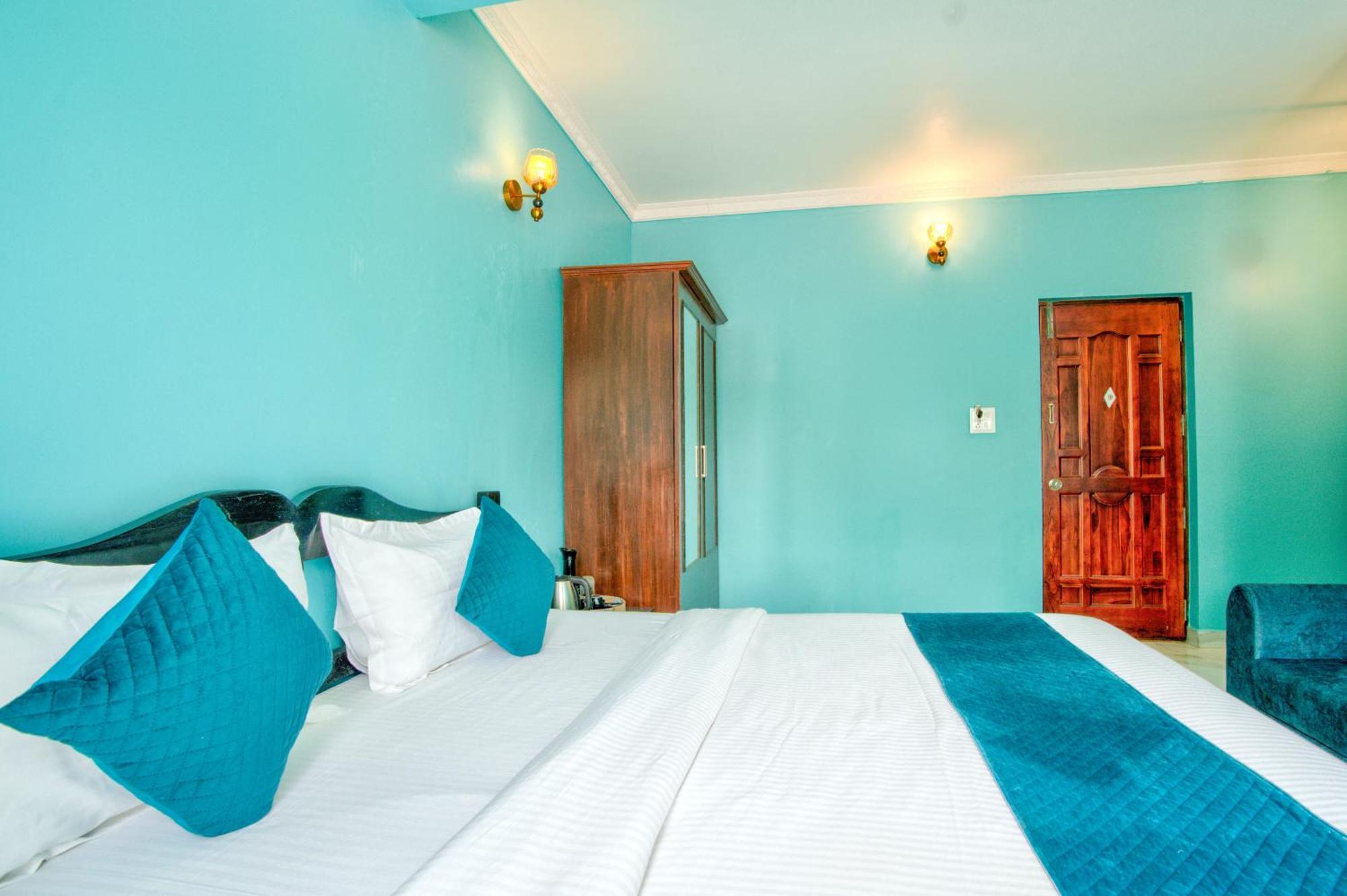 Candolim Beach White Residency Baga Bagian luar foto