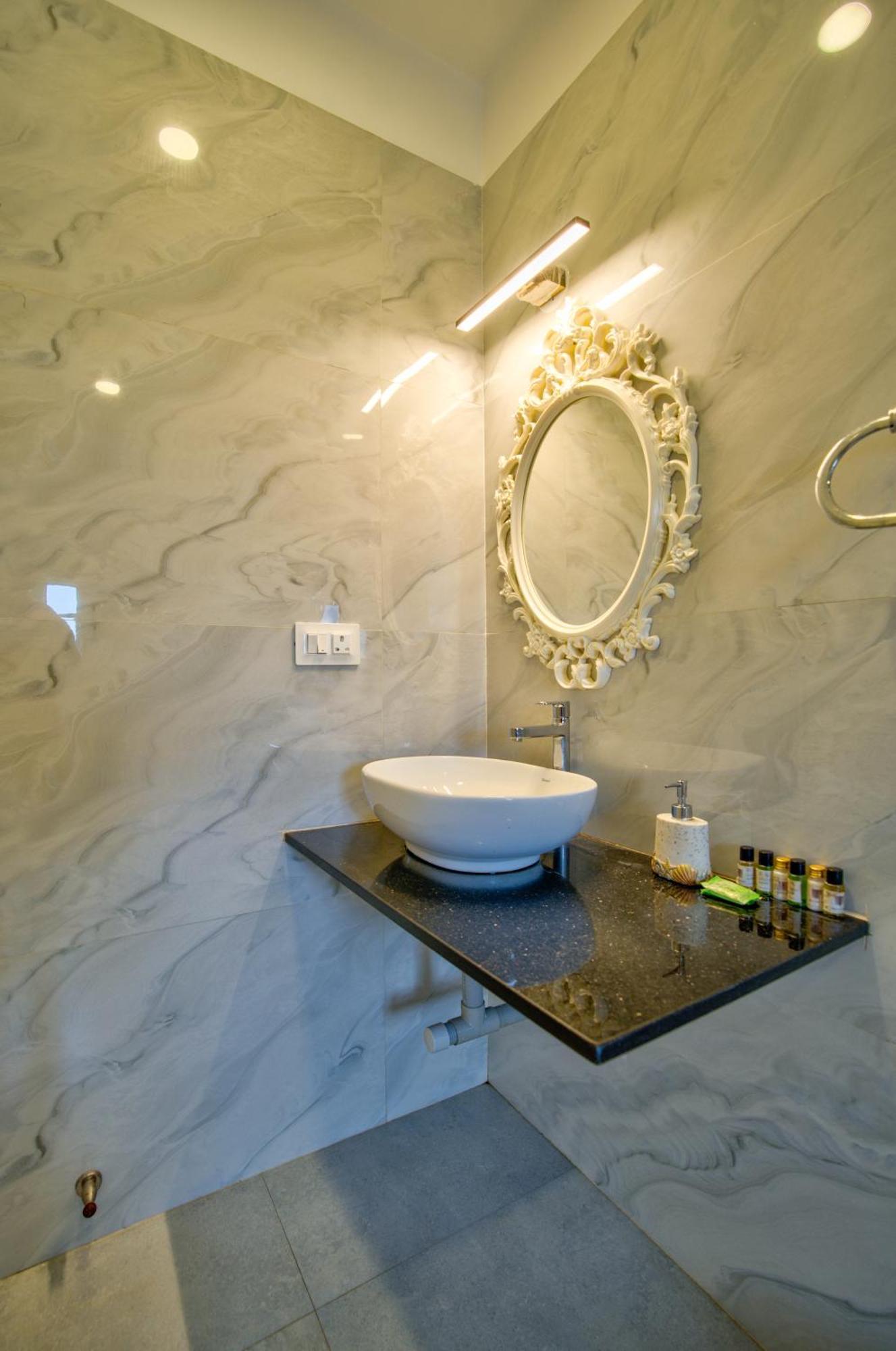 Candolim Beach White Residency Baga Bagian luar foto